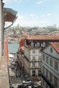 ALTUS 68 - River View, Top Floor with Elevator