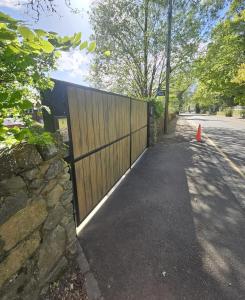 Luxury 3 Bedroom apartment with Loch View