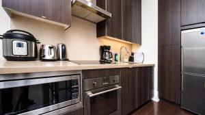 Chic 1BR Suite - Harbourfront Nearby