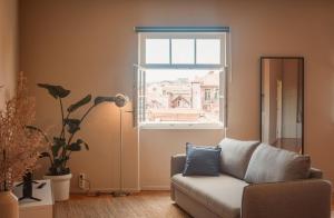 ALTUS 68 - River View, Top Floor with Elevator
