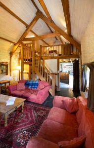 Fairytale Welsh thatched cottage with hot tub - VEGETARIAN