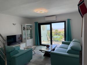 Nice house with sea view for rent