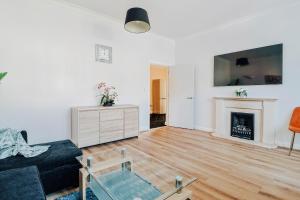 The Eden Central - Large Modern Apartment near Station