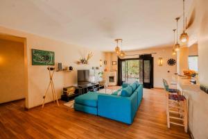 Charming villa with pool and maid