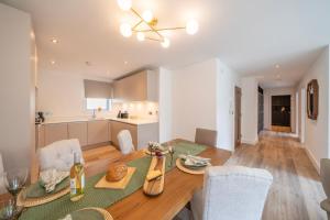 Spacious Modern 3BR 2BA Central London AC Lift