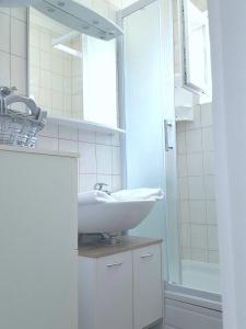 AS 1 Apartment with Terrace - Private Free Parking