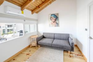 Dominica 303 Luxury Beachfront Penthouse with private Jacuzzi Aqua Esmeralda