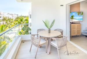 Dominica 303 Luxury Beachfront Penthouse with private Jacuzzi Aqua Esmeralda