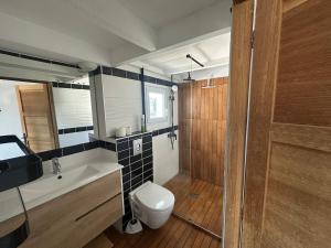 Les Volets Bleus -10min Disneyland Paris - 2 BR - View on river Marne