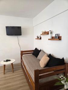 Depto de 2 ambientes zona Guemes (2)