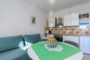 Apartment with A - C in Punat-Insel Krk 58003