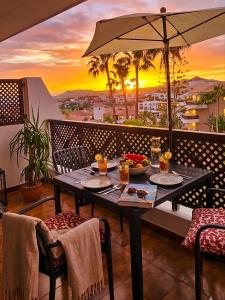 Strelitzia Apartment - ocean view & heated pool & AC