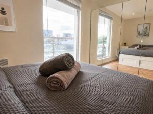 Modern 2-Bed City Living with Private Balcony