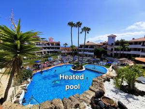 Strelitzia Apartment - ocean view & heated pool & AC