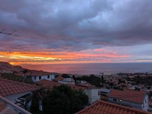 Sea View Hillside Home, Quiet Funchal Retreat