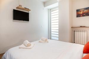 New Modern Apartment with Free Private Parking & Fast Wi-Fi