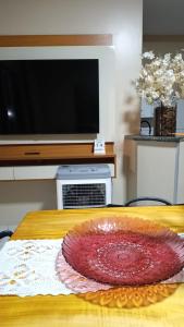 Apartamento de 3 quartos, no Condomínio Taperapuan Duplex, há 400m da praia, localizado próximo da barraca axé mói, boa beach e etc