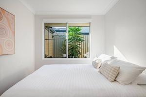 Baldivis Home Close to IGA, CAFE, Restaurants, 15 mins to beach