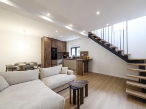 Elegant Villa with Jacuzzi in Suko an