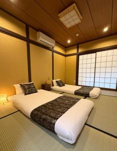 贅沢な枯山水庭園付き一棟貸し町家 岸里駅徒歩4分 なんば5分 関空直通 3寝室 トイレ2 6名 洗濯乾燥機付