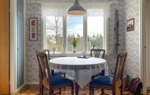 3 Bedroom Cozy Home In Broaryd