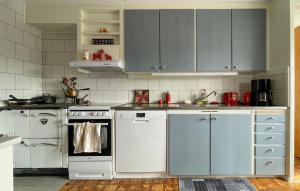 3 Bedroom Cozy Home In Broaryd