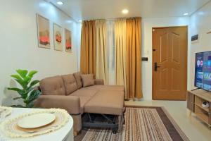 Smart Home with King Bed, PS5, Parking & IG Spaces
