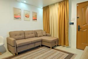 Smart Home with King Bed, PS5, Parking & IG Spaces