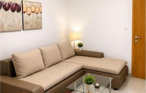 Nice Apartment In Tribanj Sibuljina