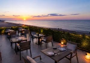 Aperion Beach Hotel Side