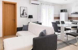 Stunning Apartment In Tribanj Sibuljina With Wifi