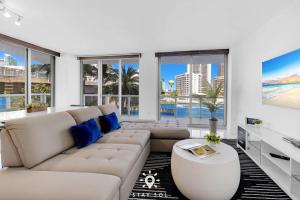 Relax & Unwind in Modern Apartment with Amenities