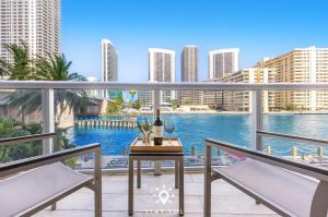 Relax & Unwind in Modern Apartment with Amenities