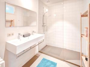 Family Retreat with Balcony in Meir