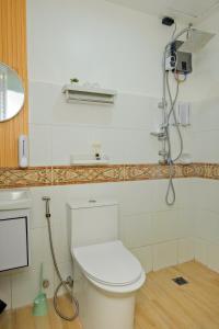 Smart Home with King Bed, PS5, Parking & IG Spaces