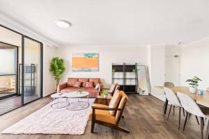 Chic Kingsford Stay | Steps to Light Rail & UNSW