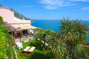 Villa with Sea View room in Casale Fralisa