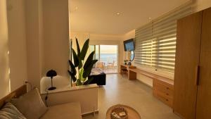 Zoe Seafront Studio