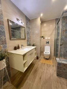 Sunny Gym Studio Apartment