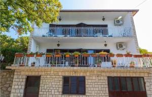 Cozy Apartment In Klenovica With House Sea View