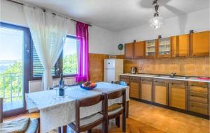 Cozy Apartment In Klenovica With House Sea View