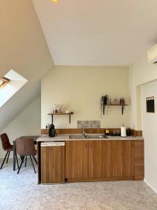 Sunny Gym Studio Apartment