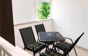 1 Bedroom Gorgeous Apartment In Tribanj Sibuljina