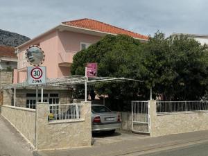 Family Apartment Mirta