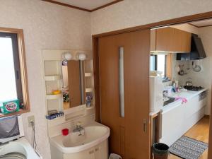 インディゴハウスIndigo House For women and families only, 5-minute walk from the Omagari station,