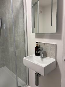 Springbank Apartments - The Suite with Garden