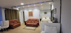 Jon rooms