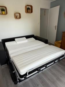 Appartement avec chambre, terrasse et jardinet proche plage, forêt pins, piste cyclable, lac
