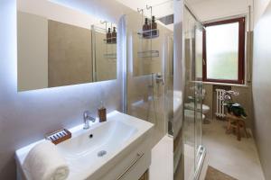 Beach Access, Private Umbrella & AC Pescara