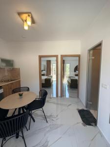 Breeze Hotel